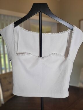 White Sweetheart Neck with Cap sleeve Lace-Trim Ribbed Crop Top - Women.  Size M